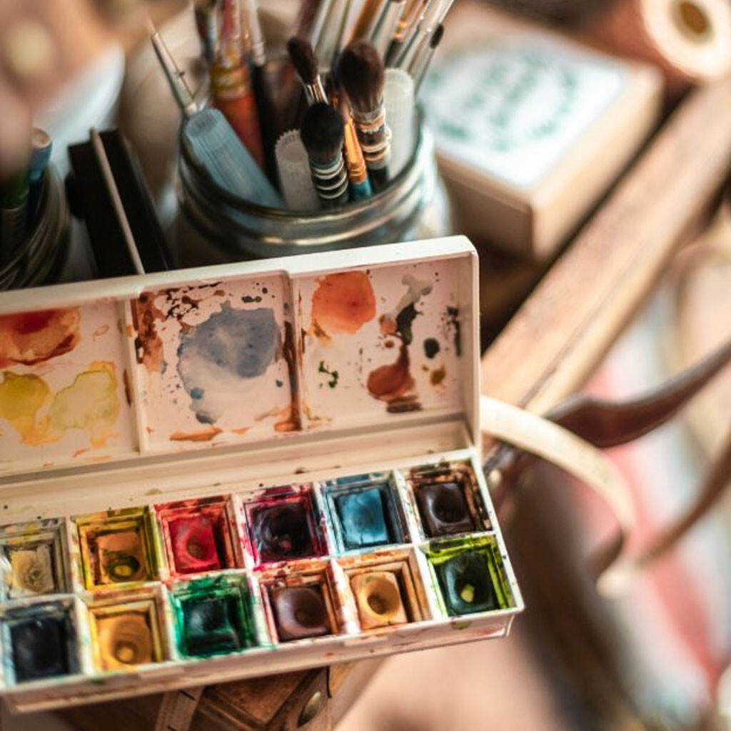 Suluboya Sanatı Nedir? | Temel Malzemeler, Teknikler ve Uygulama Rehberi