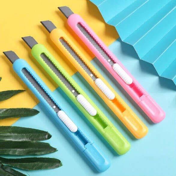 Deli Plastic Narrow Utility Knife 9 mm Mixed Color 2025