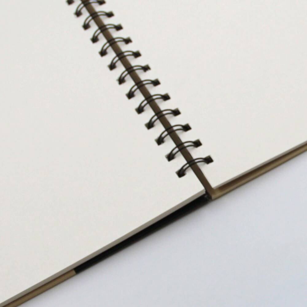 Keep Smiling Sketchbook 26.5x38 cm 160 gr 30 Pages